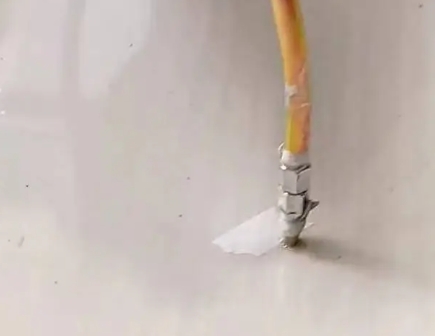 永嘉瓷砖空鼓维修公司专业解答在瓷砖铺贴过程中，如果使用的砂料过粗（如全部使用了粗砂），可能会导致以下问题